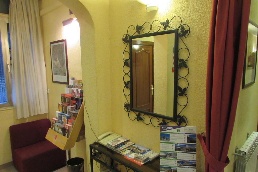 Hostal Prim Μαδρίτη Εξωτερικό φωτογραφία