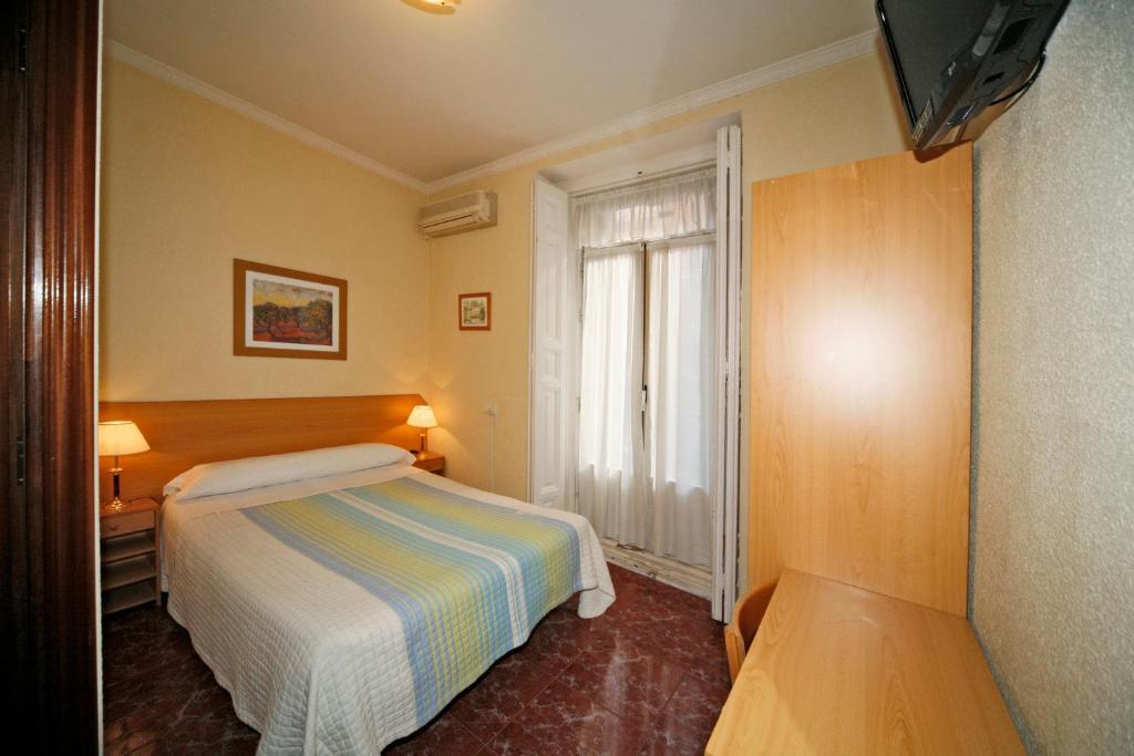 Hostal Prim Μαδρίτη Εξωτερικό φωτογραφία